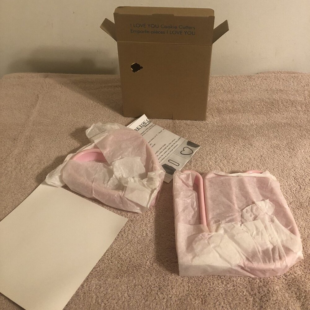 Valentine's Day Fun Avon Gift Collection I Love You Cookie Cutters NIB